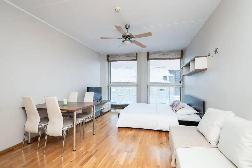 Charming 1 Bedroom In The Heart Of Huoneisto *