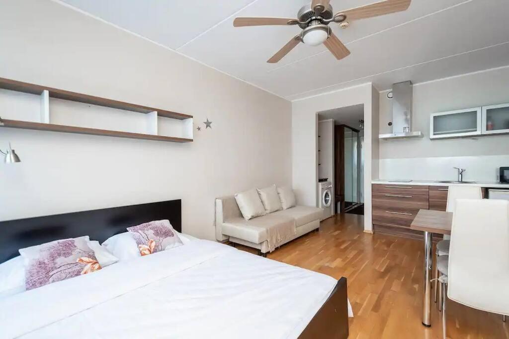 Charming 1 Bedroom In The Heart Of *
