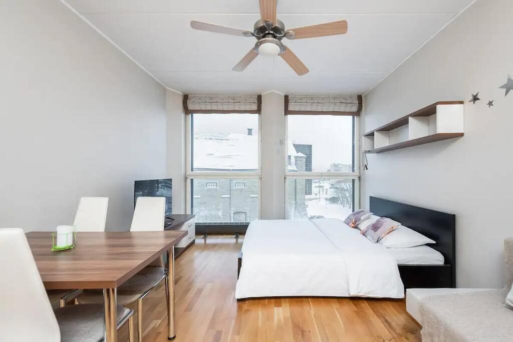 Charming 1 Bedroom In The Heart Of *